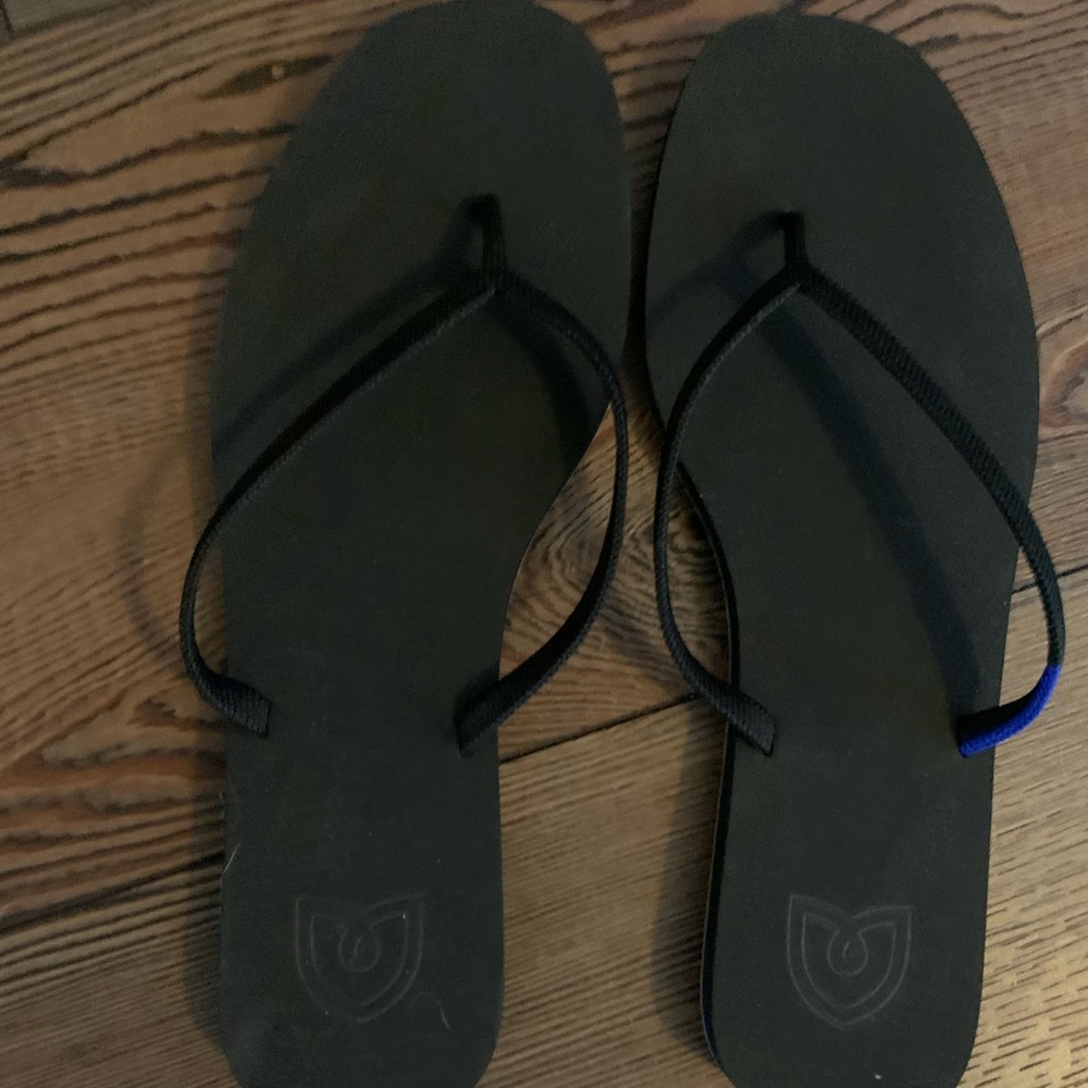NWOB Rothys Flip Flops